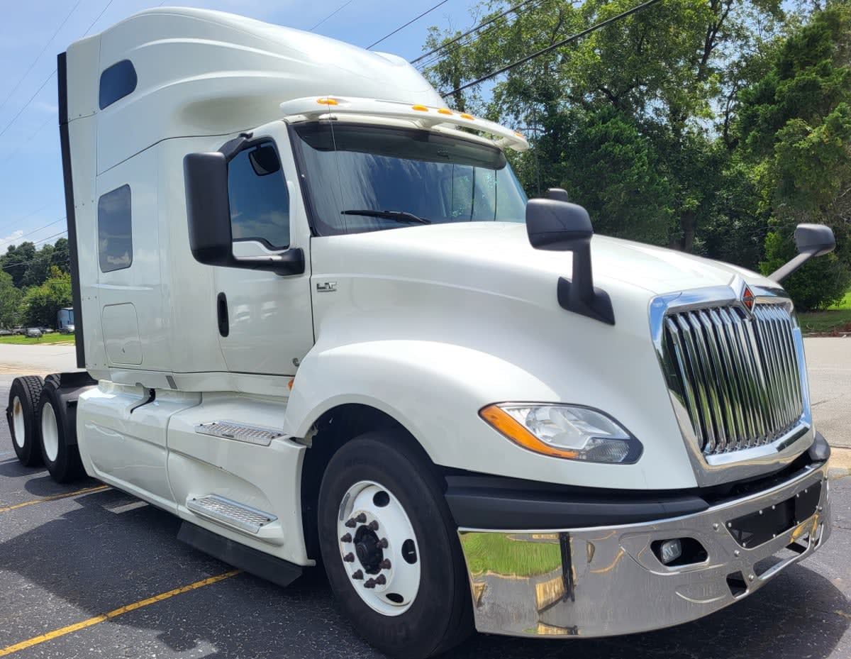 2020 International LT in Jacksonville, FL — photo 3