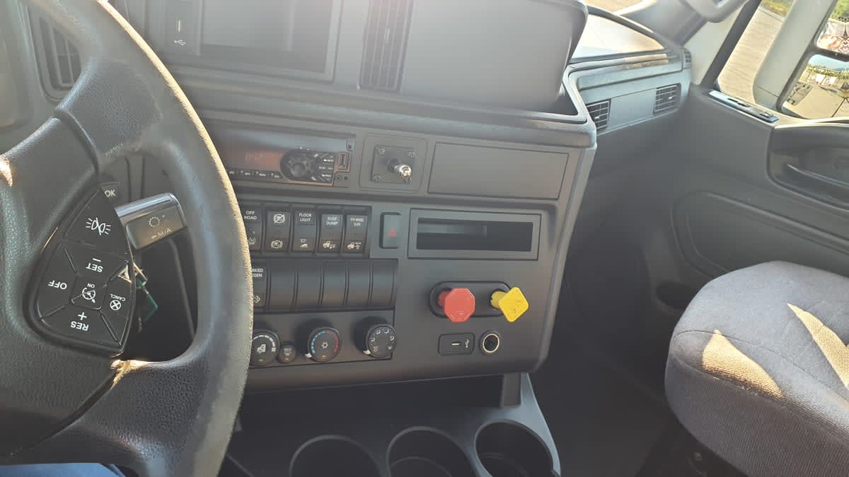2020 Navistar International LT625 DAYCAB T/A 283054
