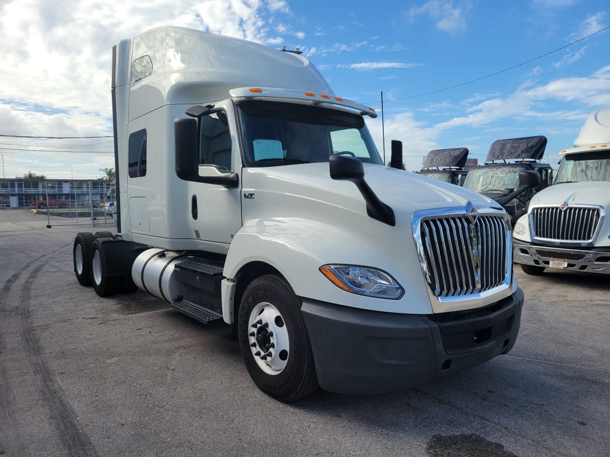 2020 Navistar International LT625 SLPR CAB 283095