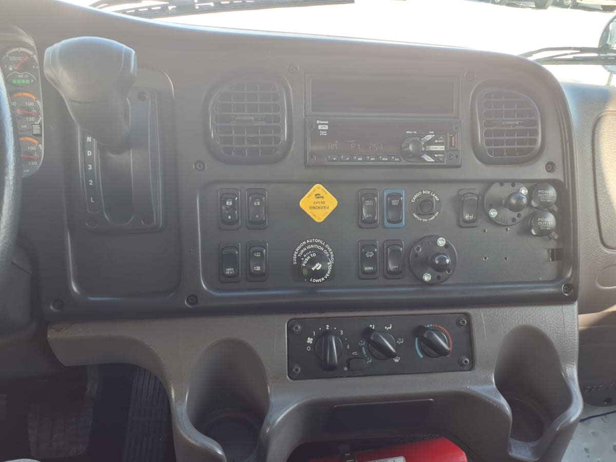 2020 Freightliner/Mercedes M2 106 283271