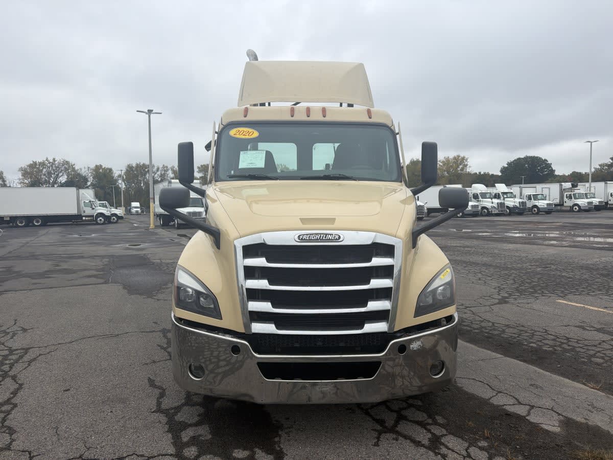 2020 Freightliner Cascadia in Syracuse, NY — photo 2
