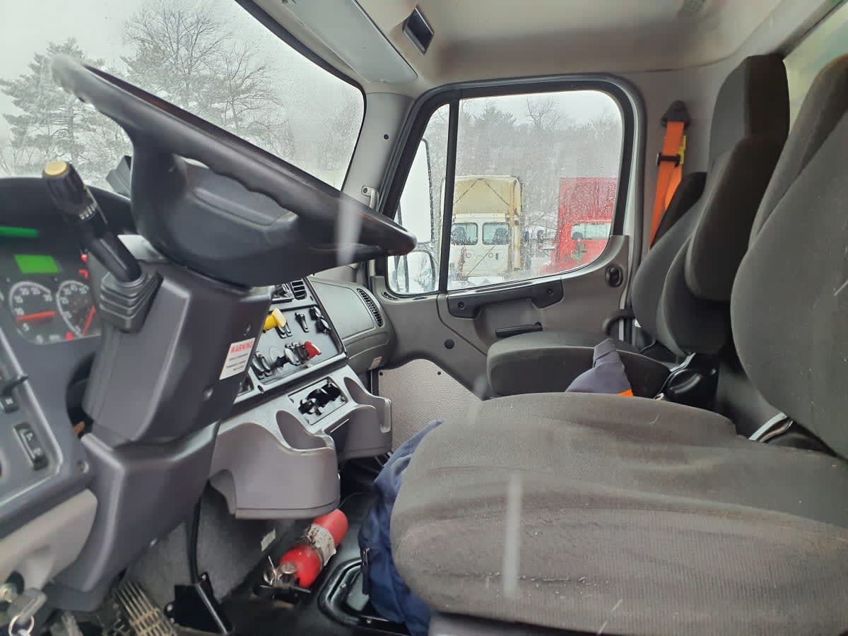 2020 Freightliner/Mercedes M2 106 283532