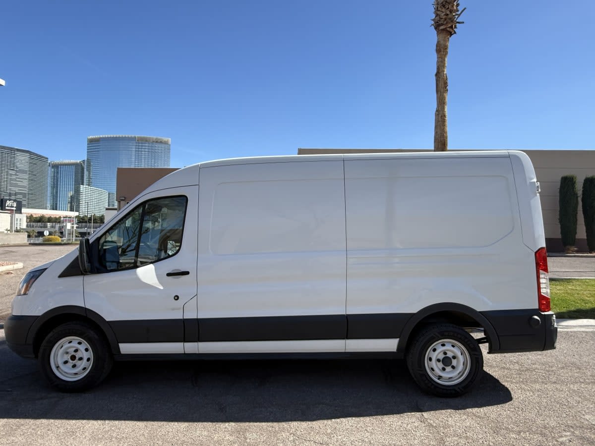 2019 Ford Motor Company TRANSIT 250 MED ROOF 283772