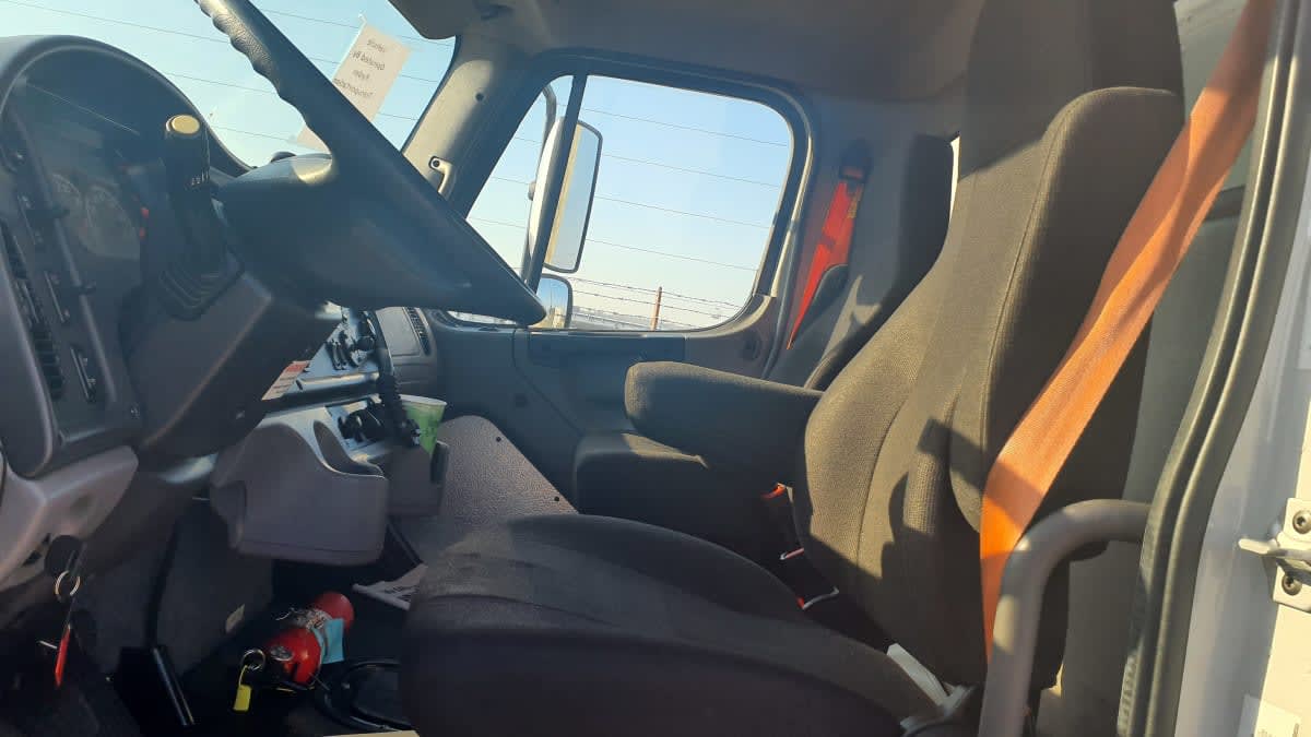 2020 Freightliner/Mercedes M2 106 283944