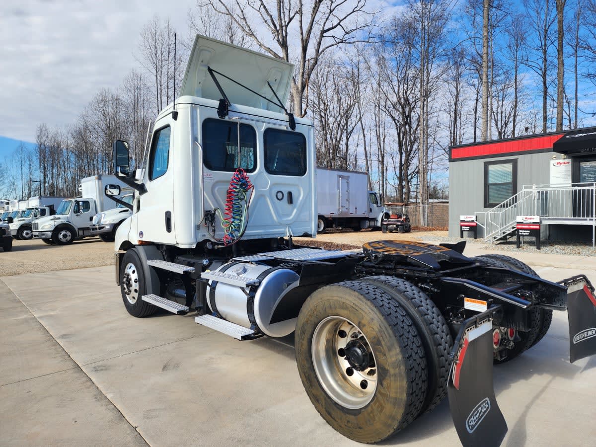 2020 Freightliner - image 6