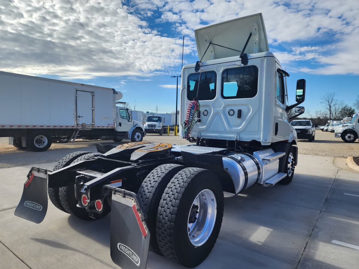 2020 Freightliner - image 4