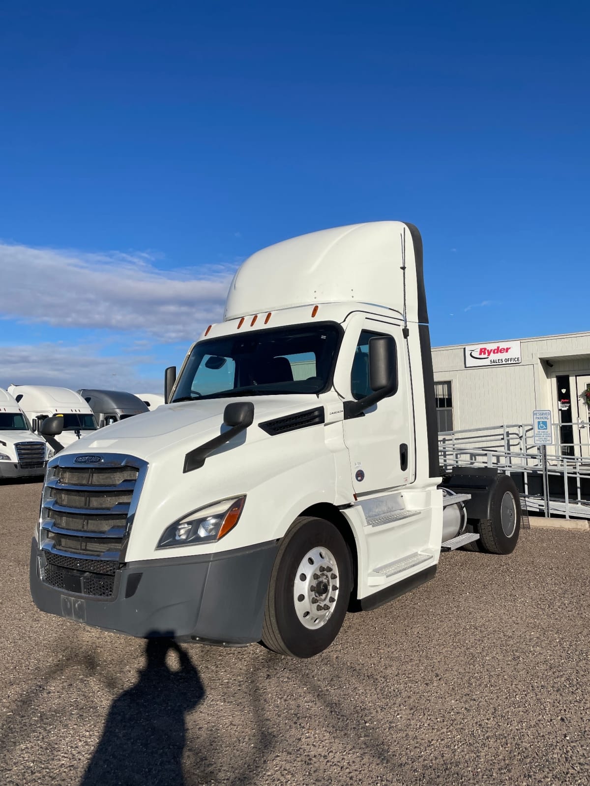 2020 Freightliner/Mercedes NEW CASCADIA 126 284115