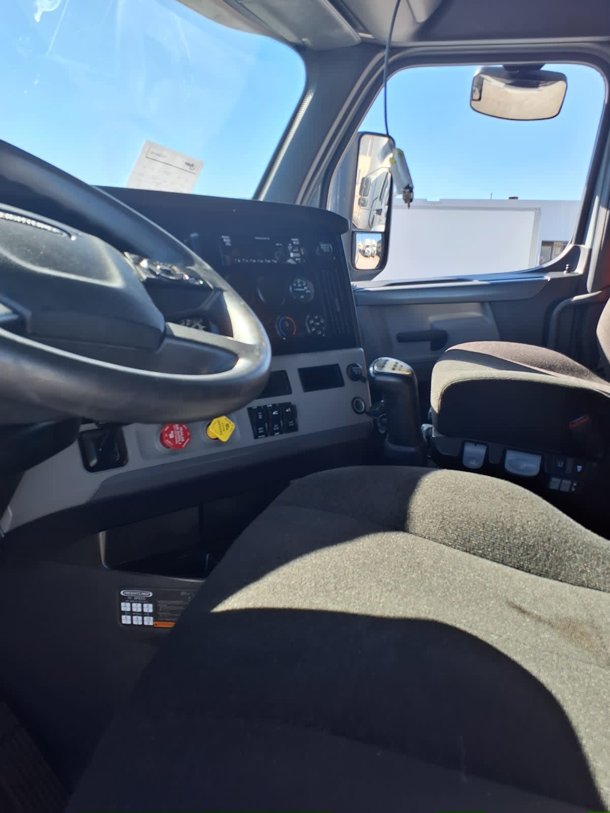 2020 Freightliner - image 7