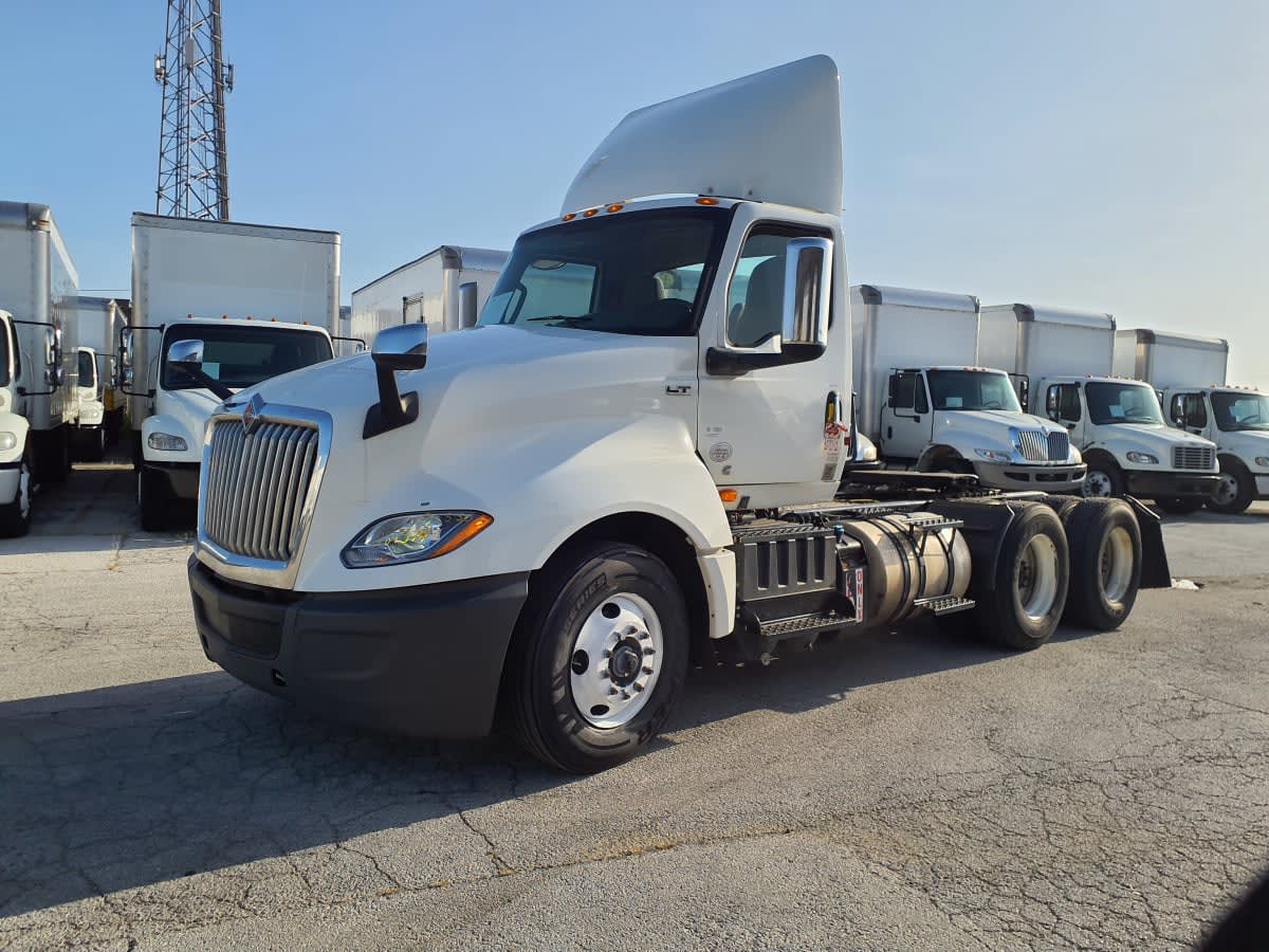 2020 Navistar International LT625 DAYCAB T/A 284574