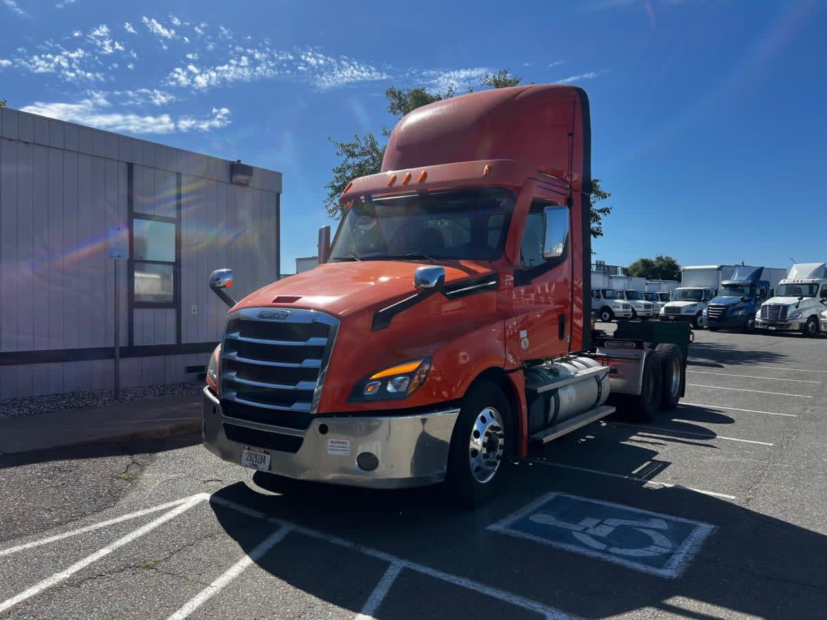 2020 Freightliner Cascadia in West Sacramento, CA