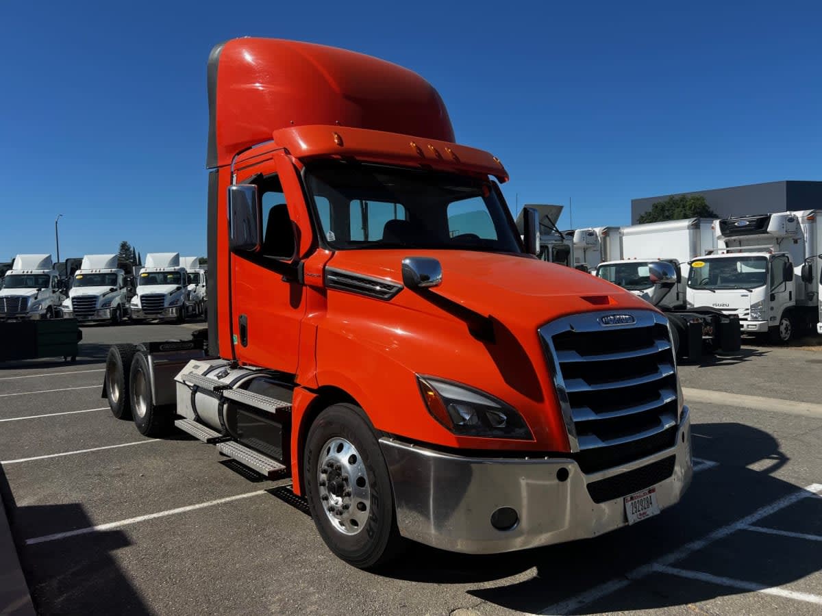2020 Freightliner Cascadia in West Sacramento, CA — photo 3