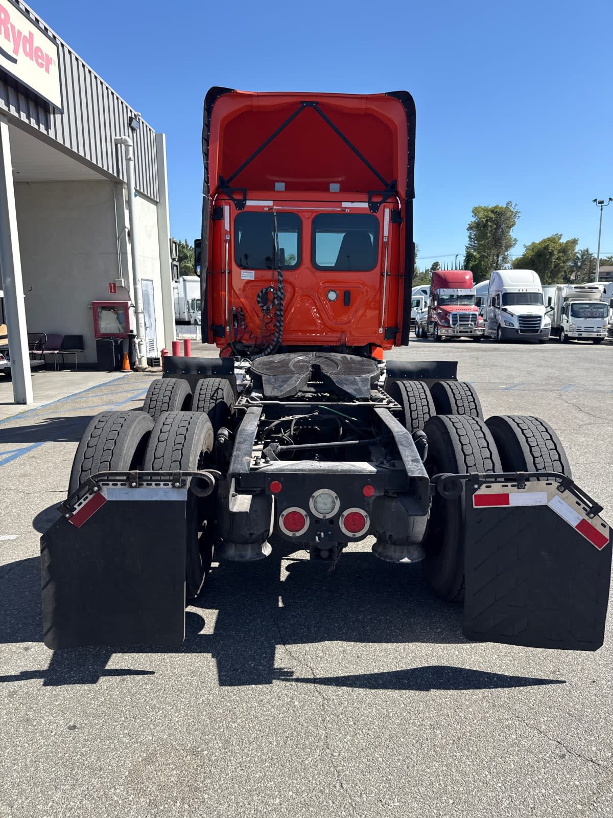 2020 Freightliner Cascadia in Pomona, CA — photo 5