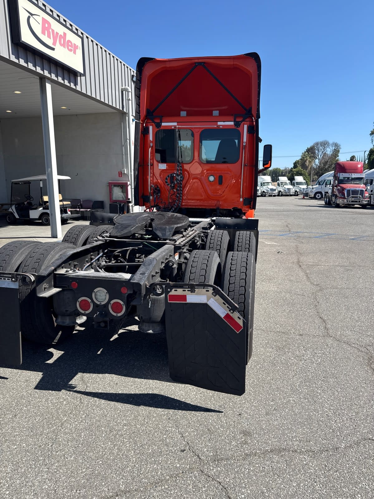 2020 Freightliner Cascadia in Pomona, CA — photo 4