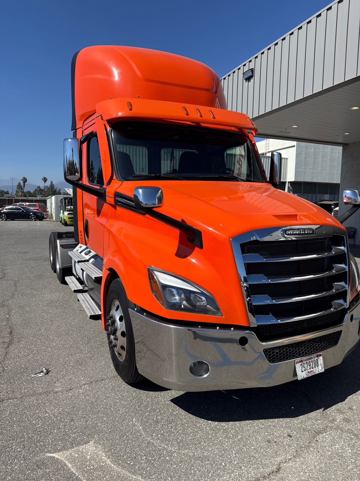 2020 Freightliner Cascadia in Pomona, CA — photo 3