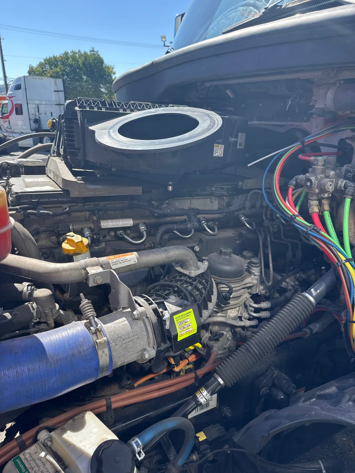 2020 Freightliner Cascadia in Pomona, CA — photo 8