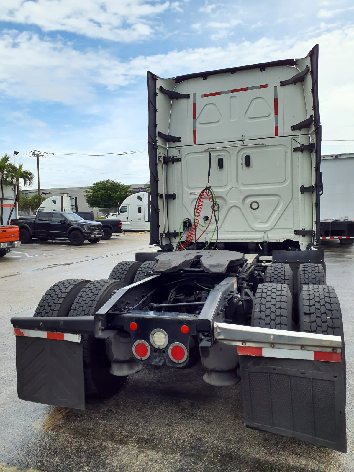 2020 Freightliner Cascadia in Miami, FL — photo 5