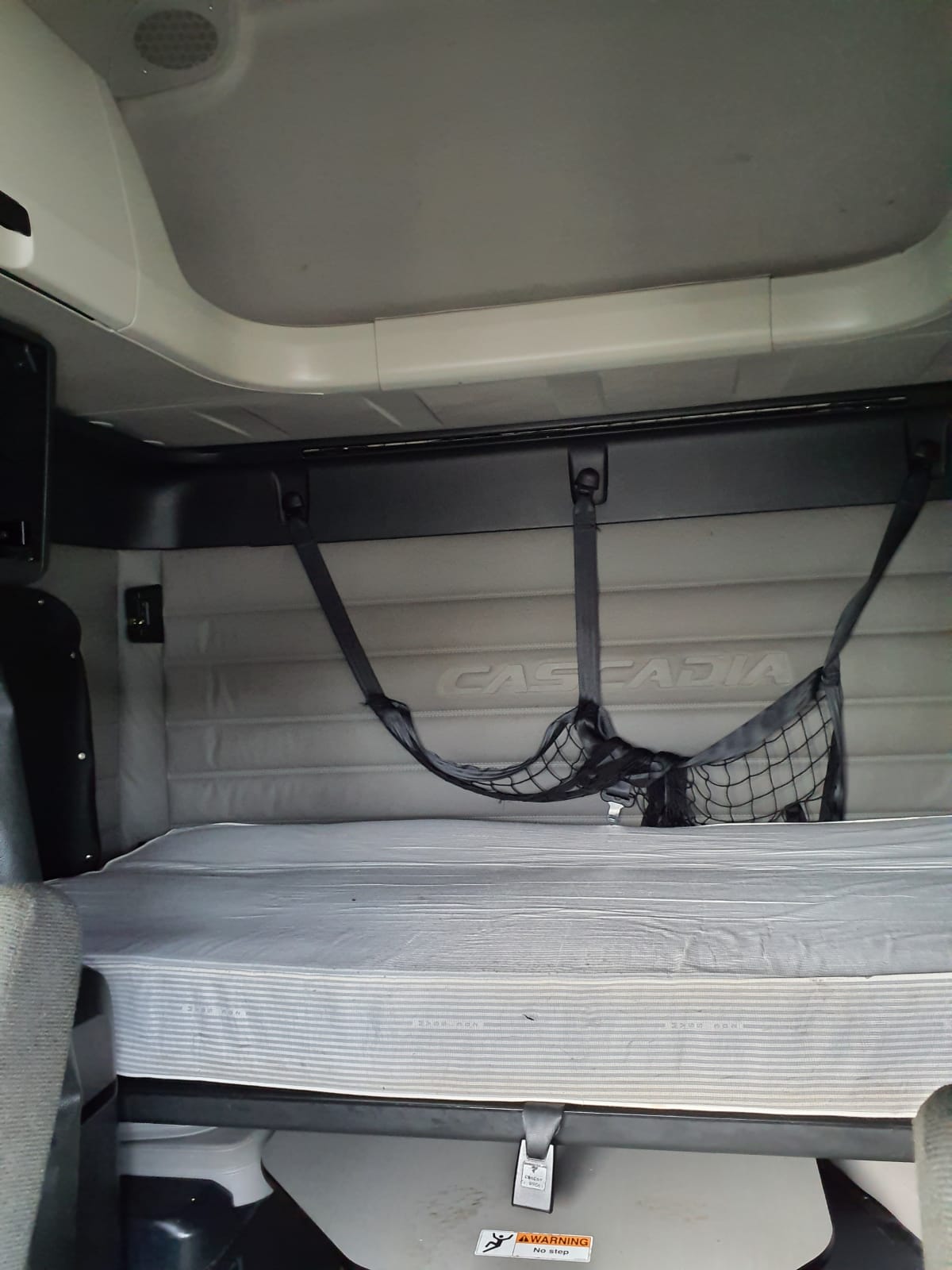 2020 Freightliner Cascadia in Miami, FL — photo 8