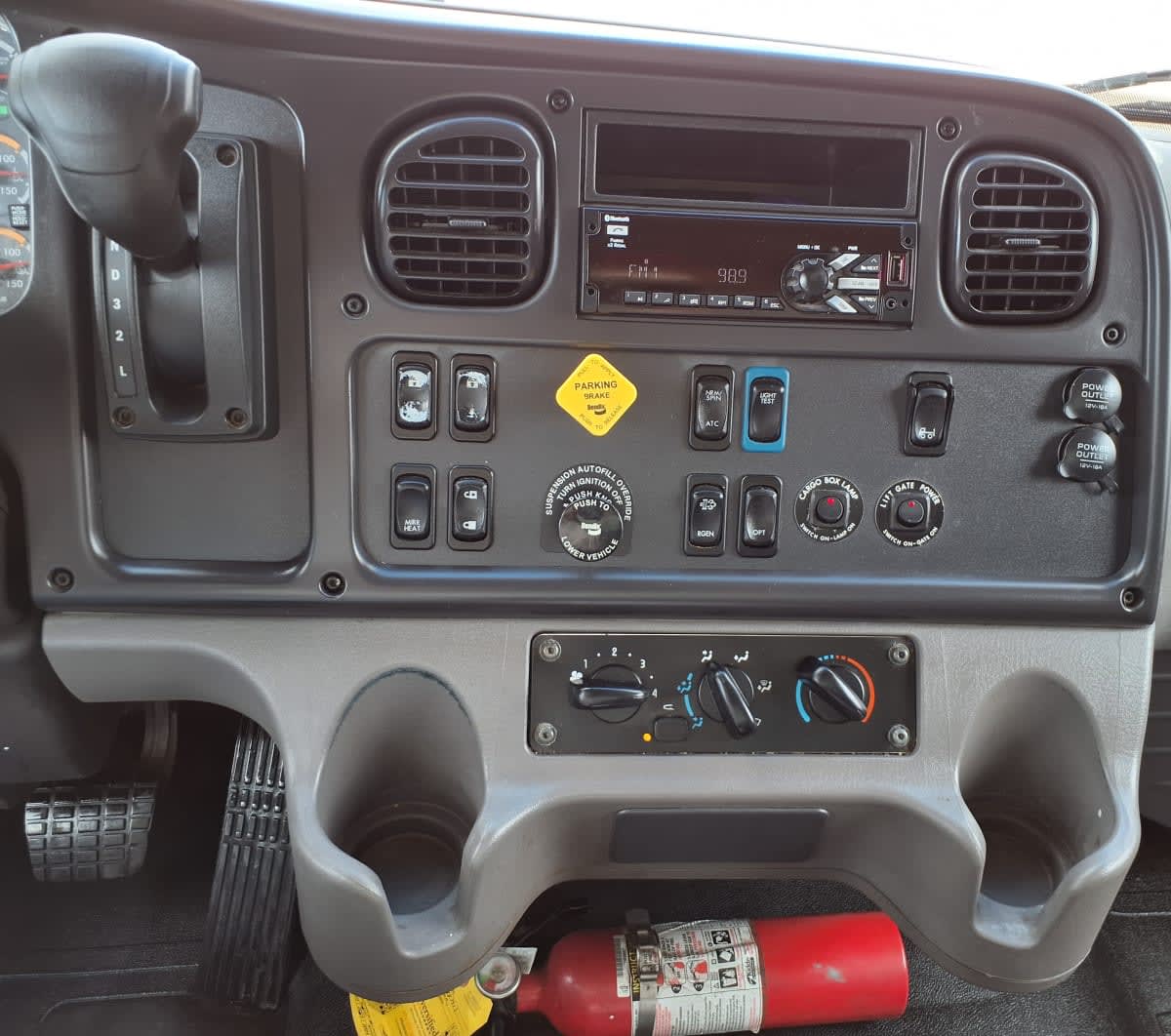 2020 Freightliner/Mercedes M2 106 286779