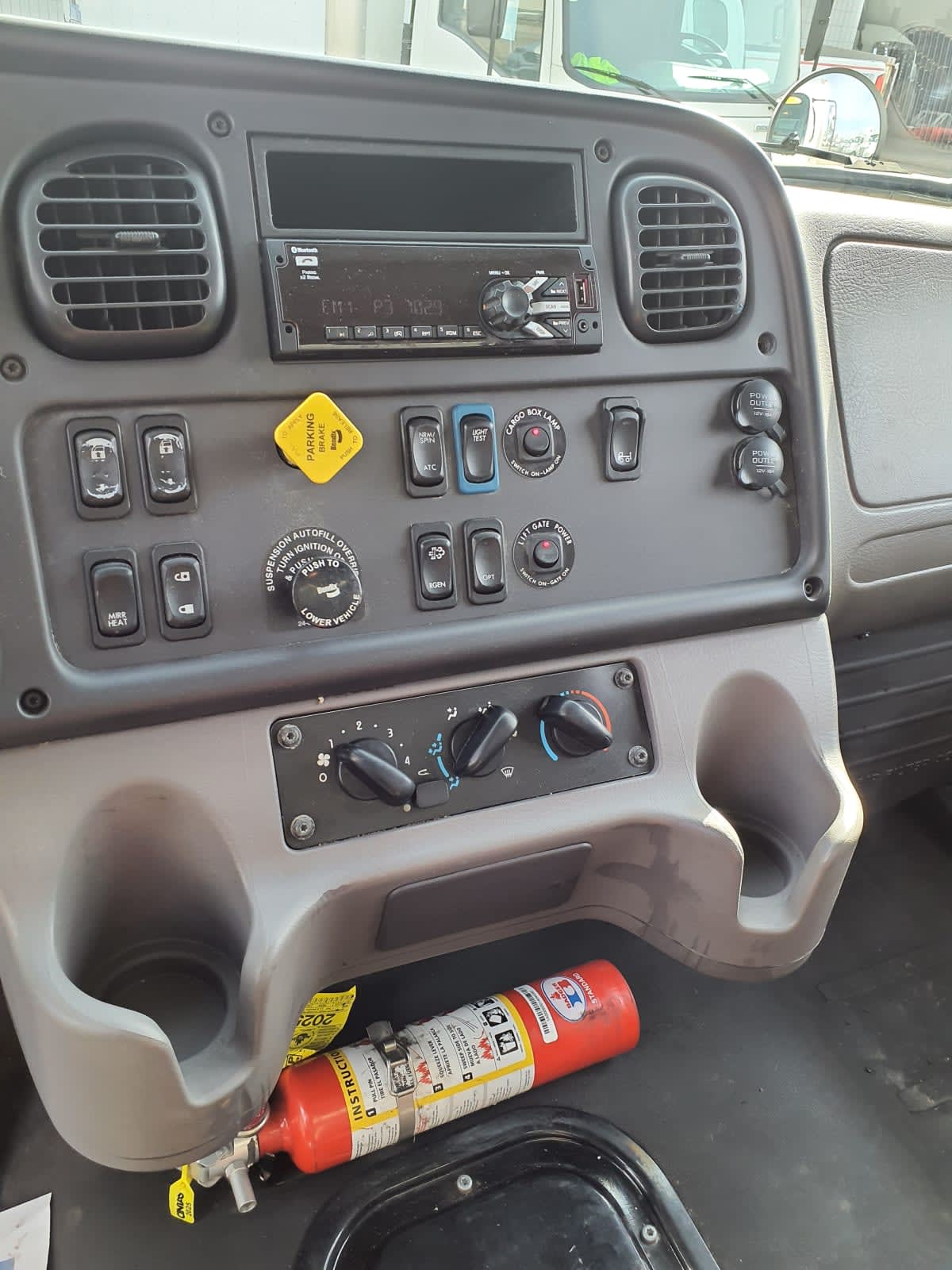 2020 Freightliner/Mercedes M2 106 286918