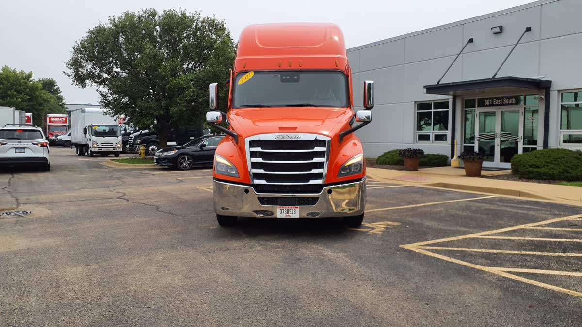 2021 Freightliner Cascadia in Bolingbrook, IL — photo 2