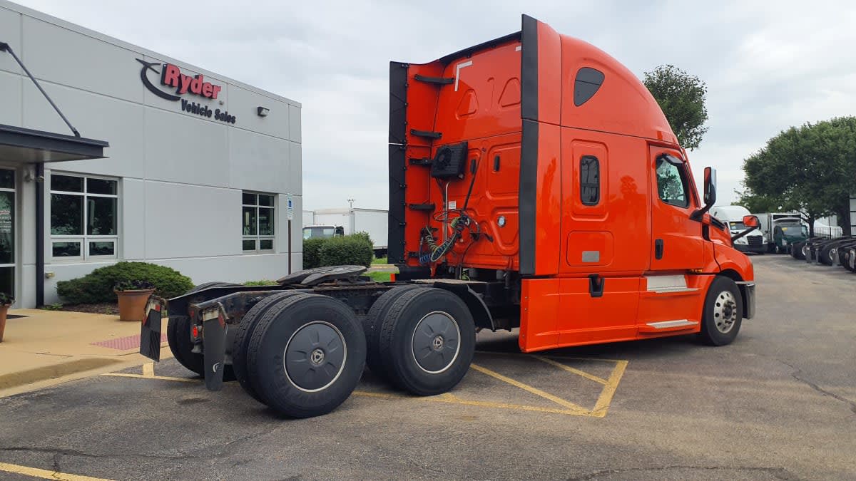 2021 Freightliner Cascadia in Bolingbrook, IL — photo 4