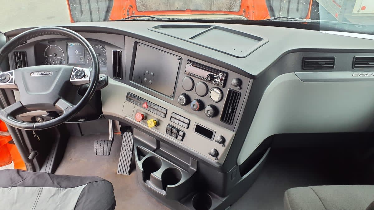 2021 Freightliner Cascadia in Bolingbrook, IL — photo 7