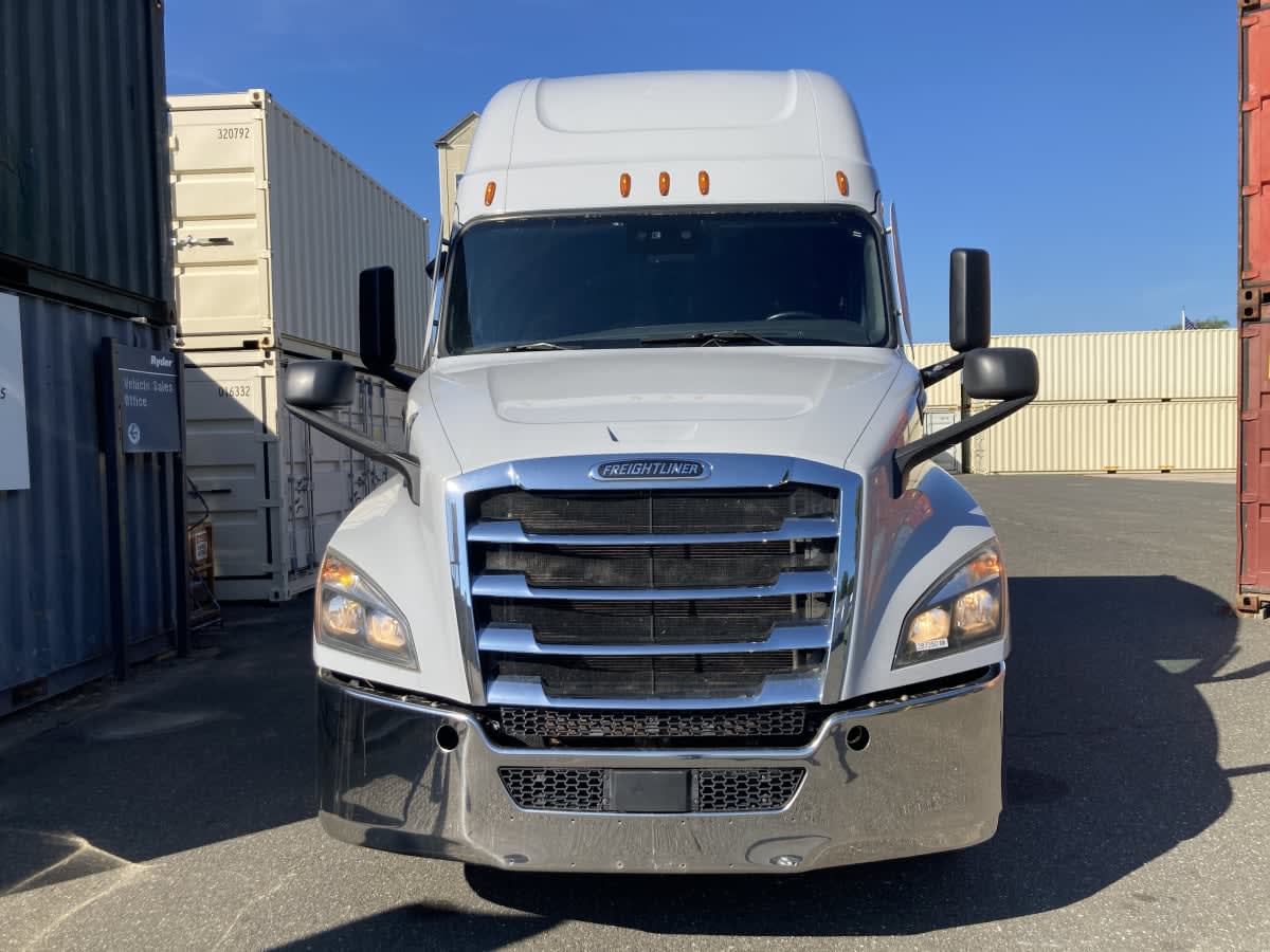 2021 Freightliner Cascadia in Springfield, MA — photo 2