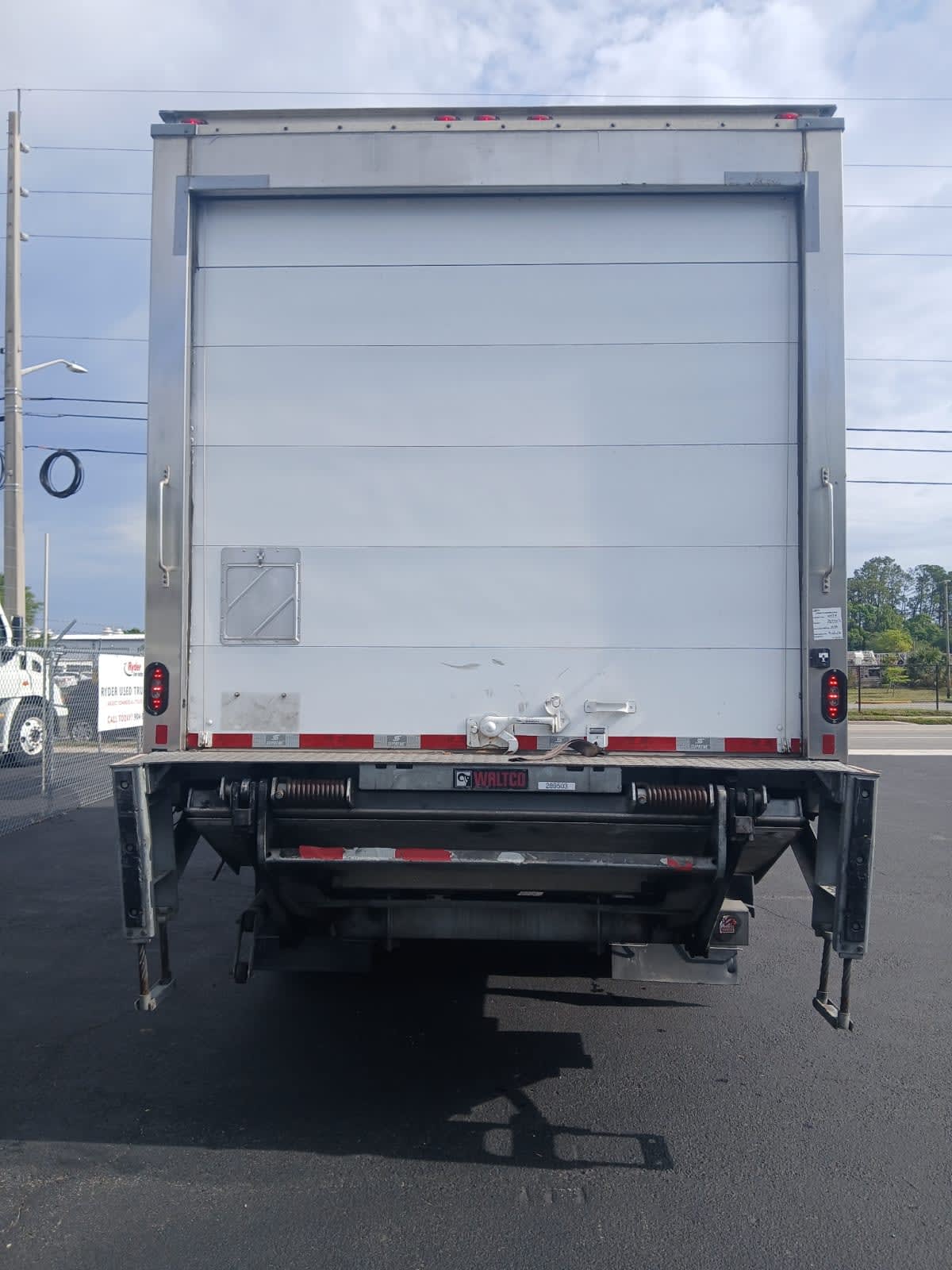 2020 Freightliner/Mercedes M2 106 289503