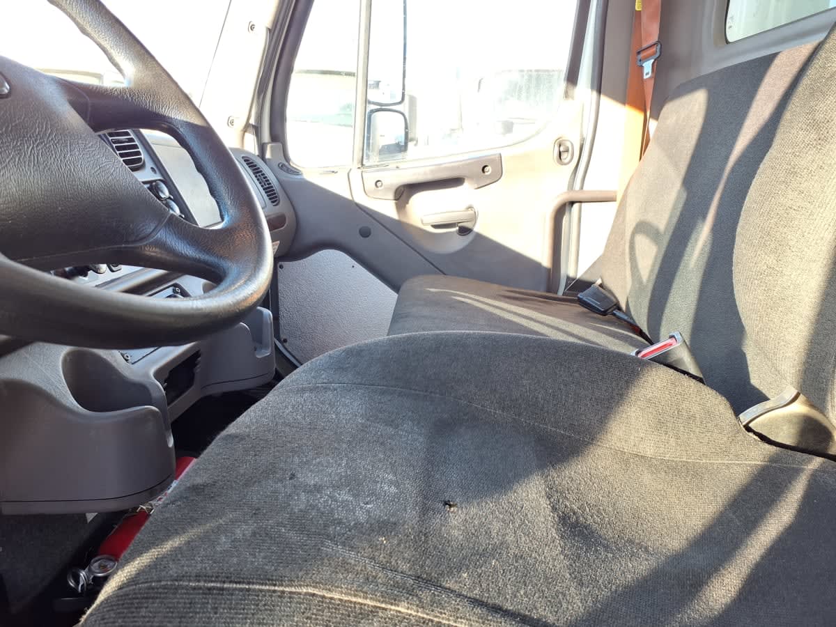 2020 Freightliner/Mercedes M2 106 289545