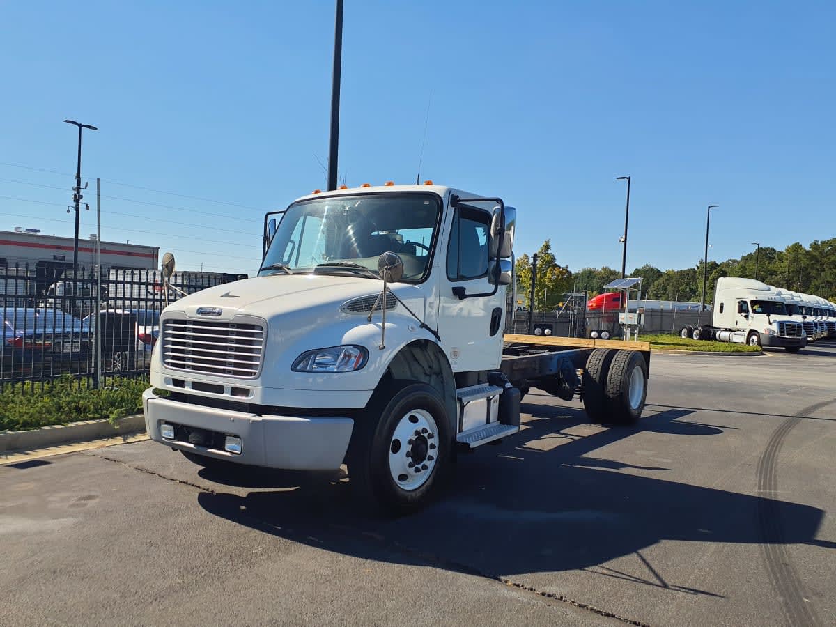 2020 Freightliner M2 106 in Atlanta, GA — photo 3
