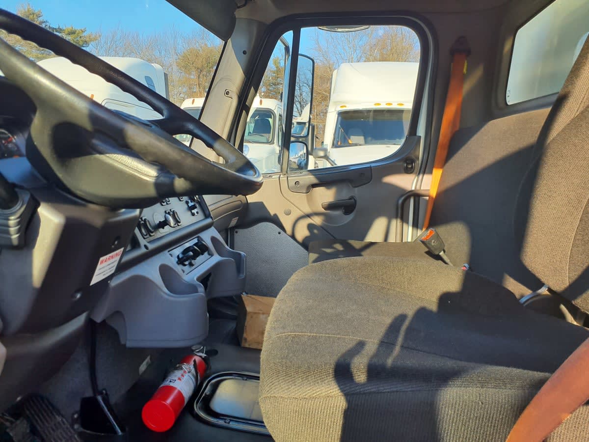 2020 Freightliner/Mercedes M2 106 289929