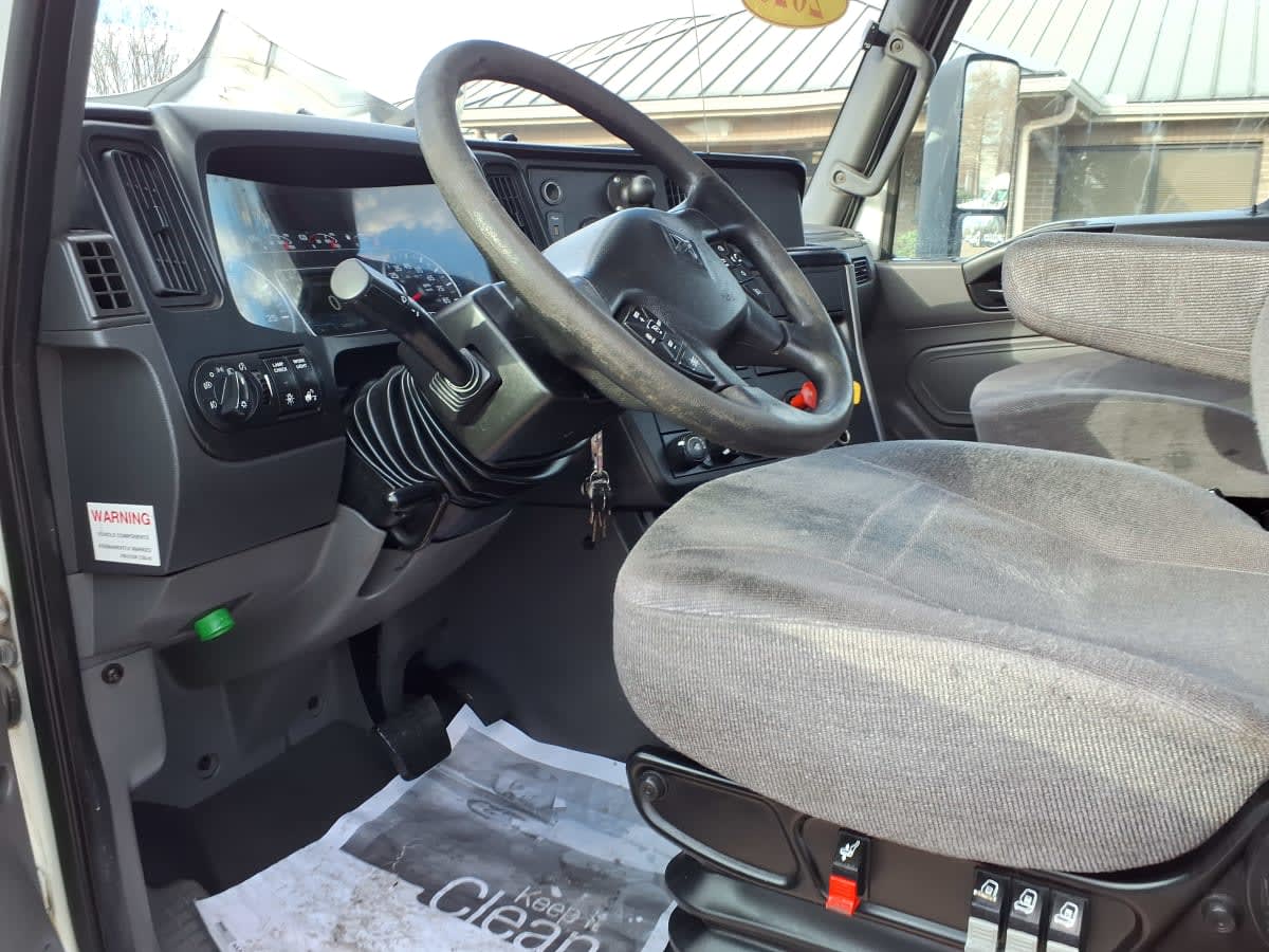 2020 International - image 7