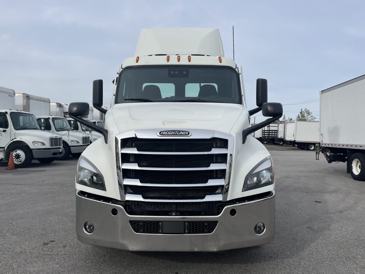 2020 Freightliner Cascadia in Beltsville, MD — photo 2
