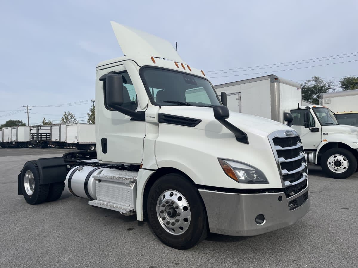 2020 Freightliner Cascadia in Beltsville, MD — photo 3