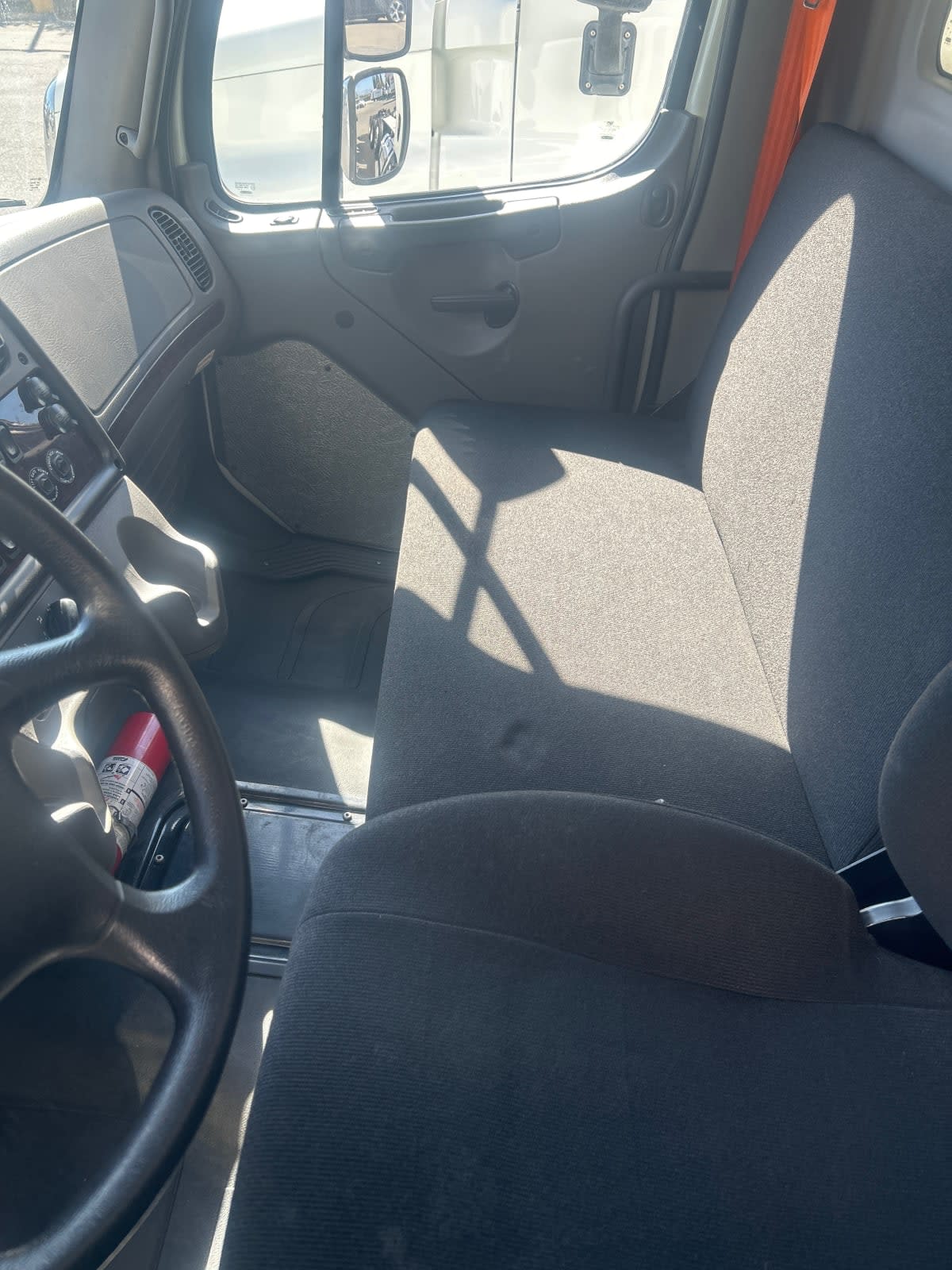 2020 Freightliner M2 106 in Pomona, CA — photo 8