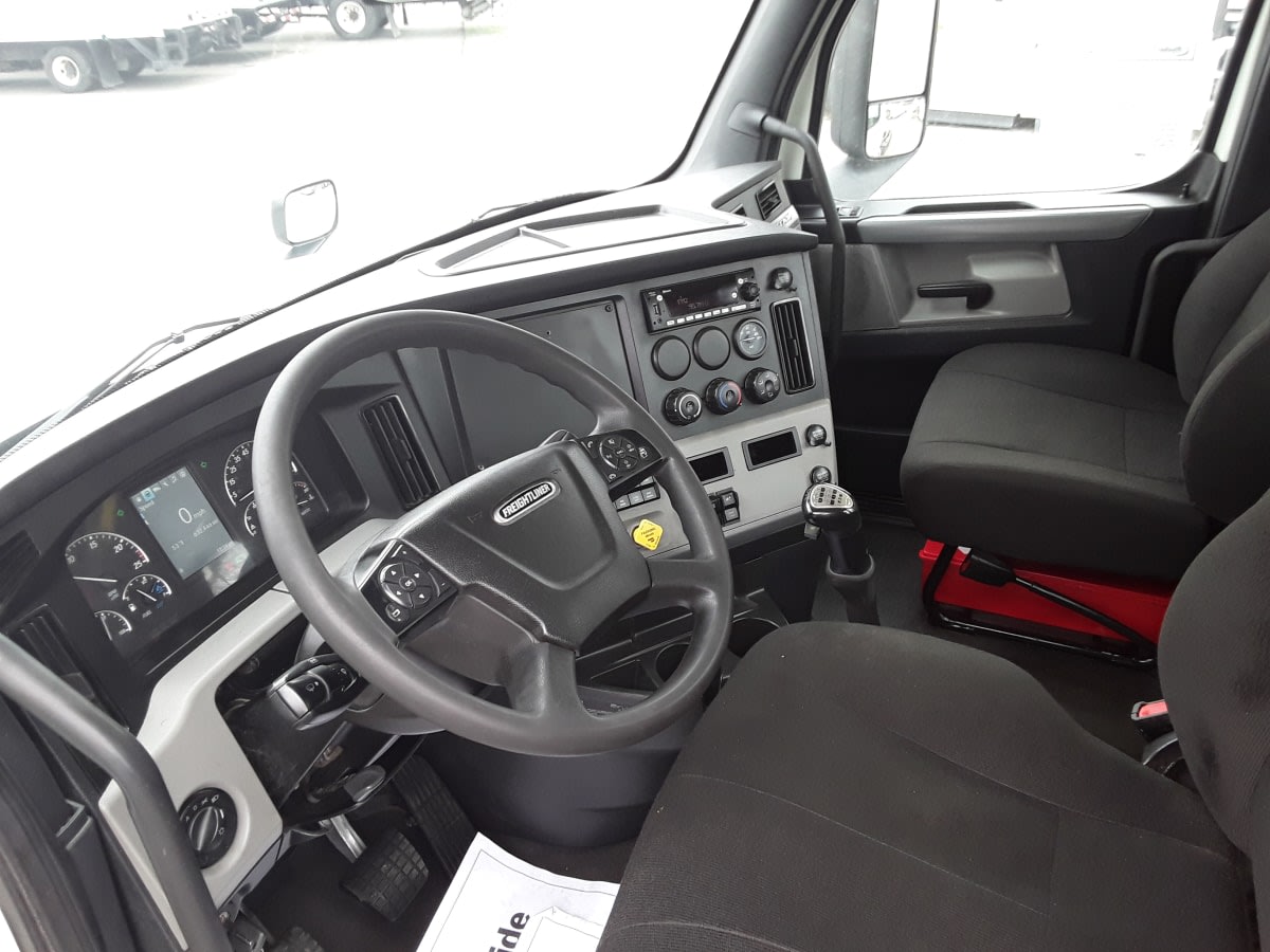 2021 Freightliner - image 7