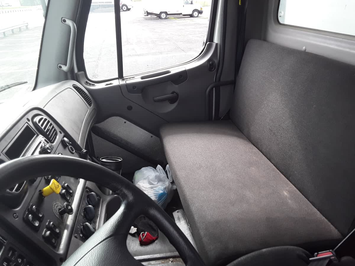 2020 Freightliner/Mercedes M2 106 290521