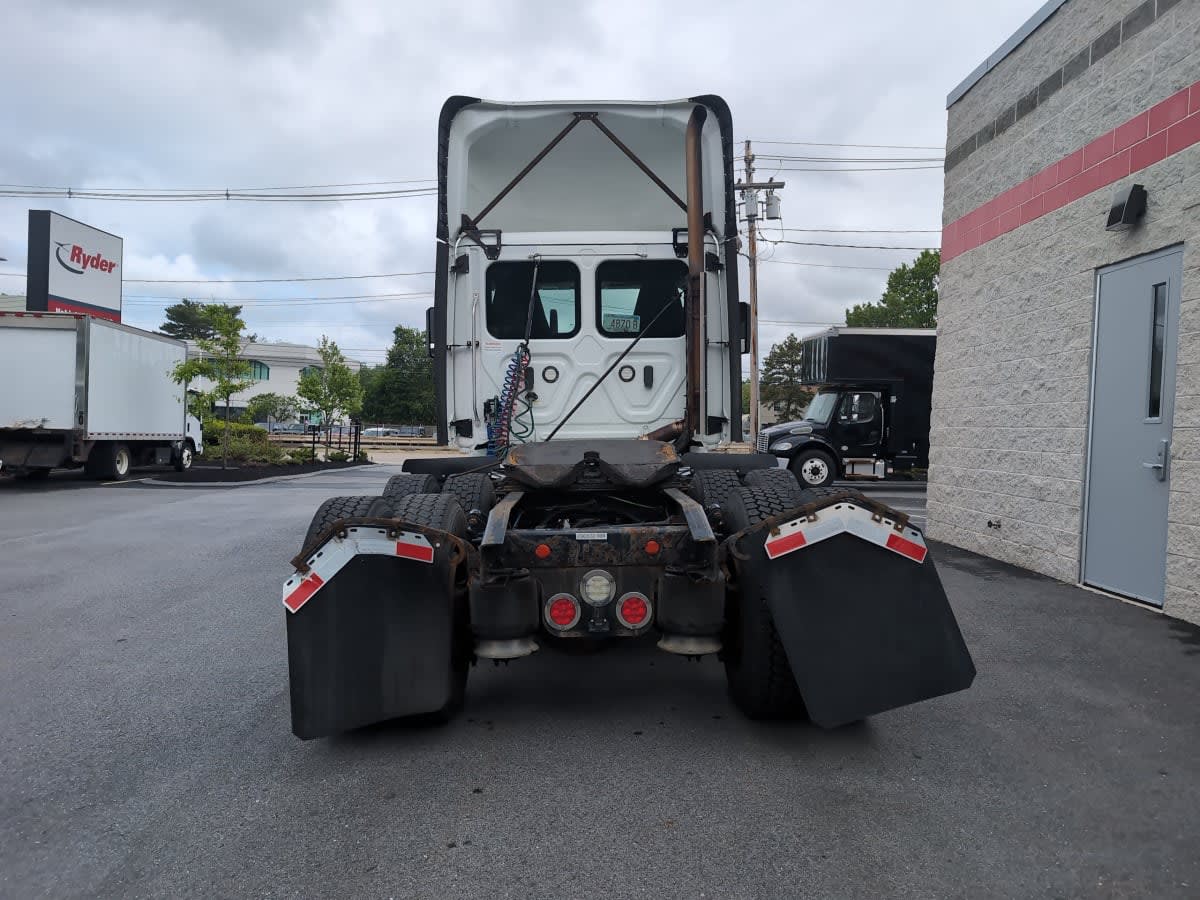 2020 Freightliner Cascadia in Norwood, MA — photo 5