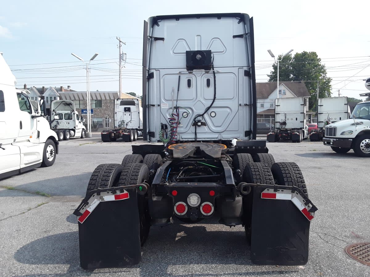 2020 Freightliner Cascadia in Allentown, PA — photo 5