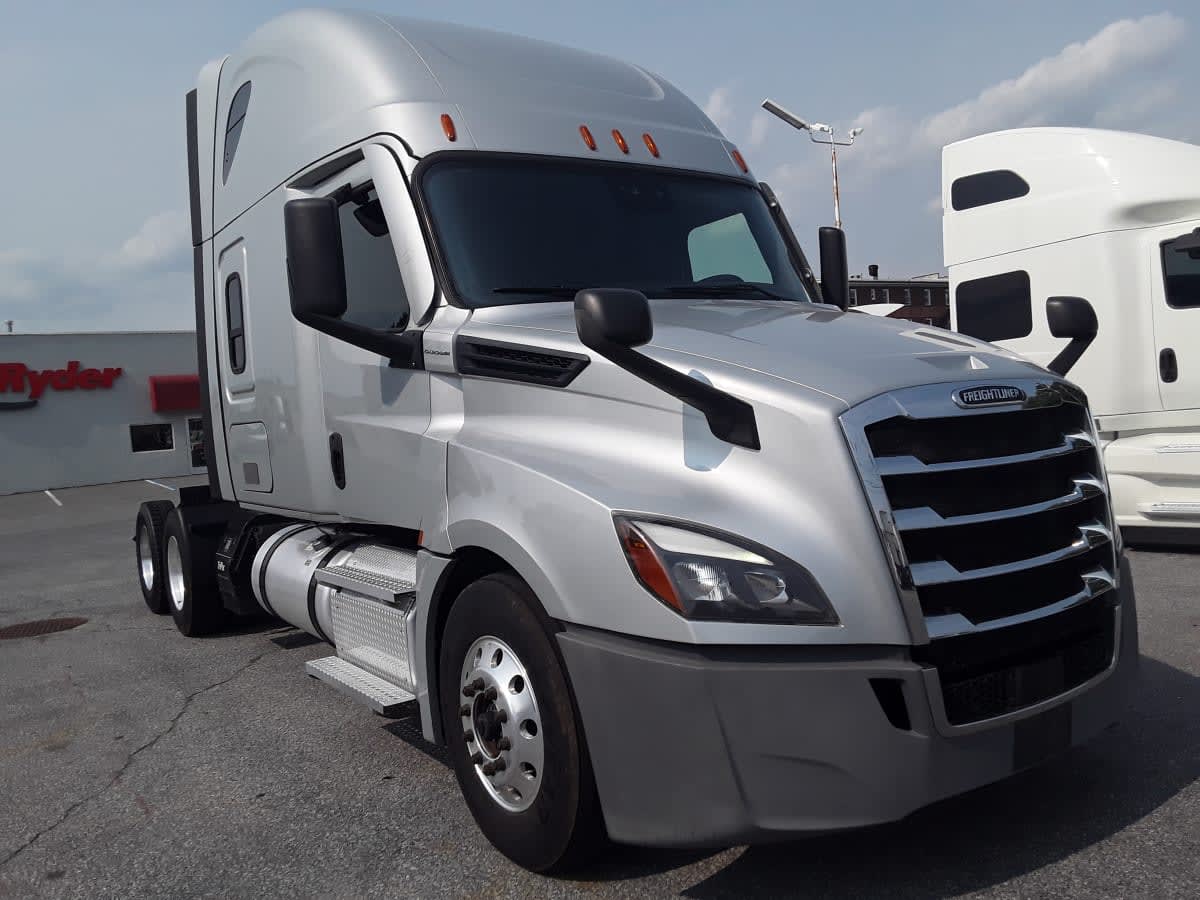2020 Freightliner Cascadia in Allentown, PA — photo 3
