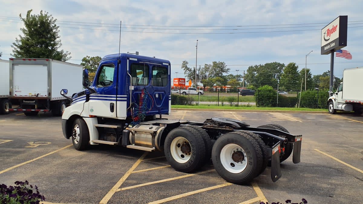 2020 Freightliner Cascadia in Bolingbrook, IL — photo 6