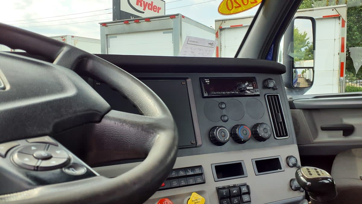 2020 Freightliner Cascadia in Bolingbrook, IL — photo 7