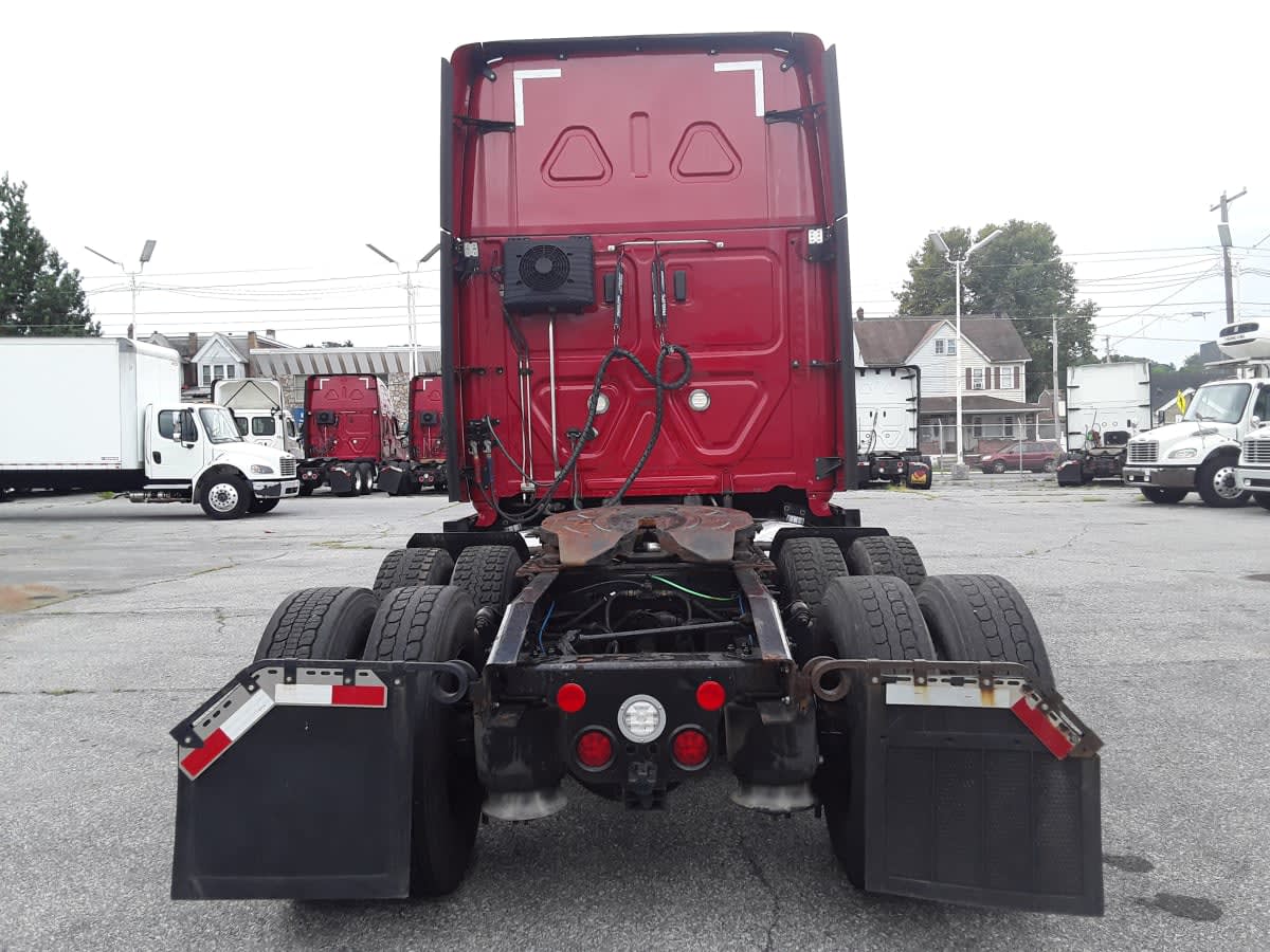 2020 Freightliner Cascadia in Allentown, PA — photo 5