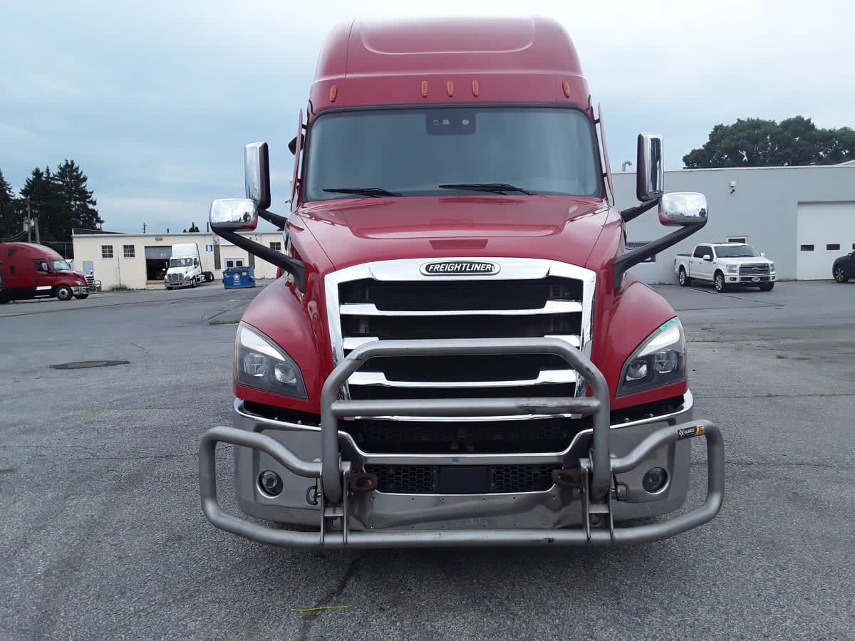 2020 Freightliner Cascadia in Allentown, PA — photo 2