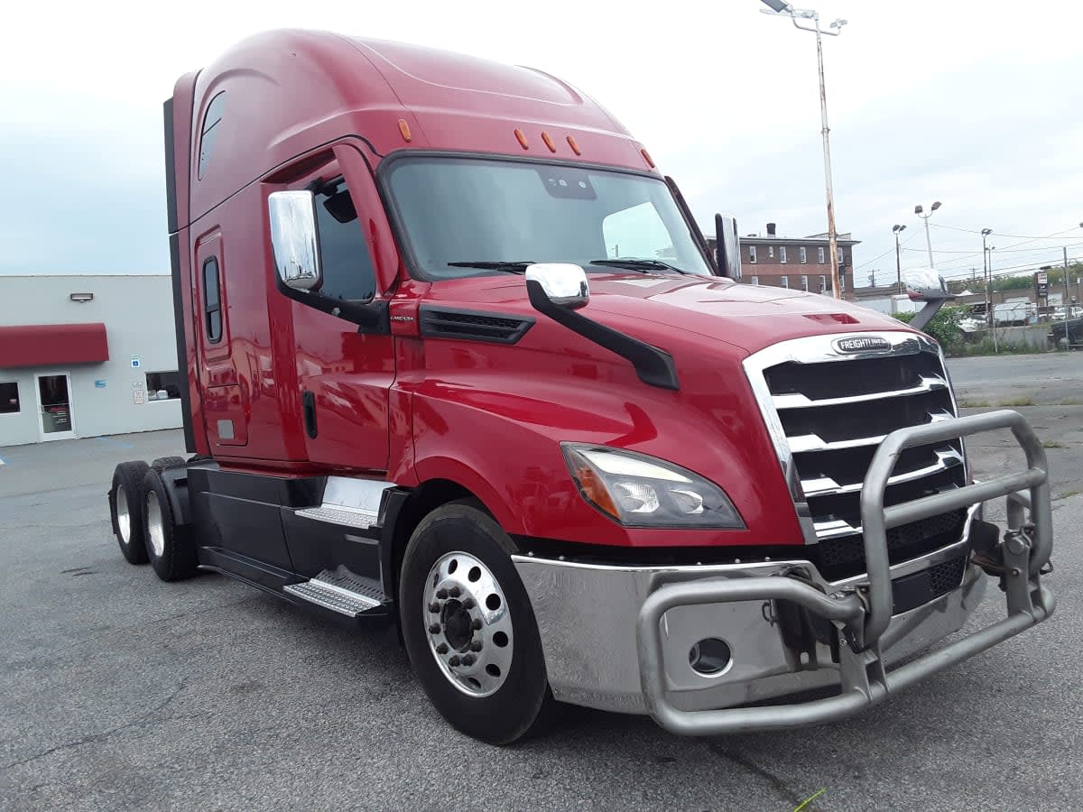 2020 Freightliner Cascadia in Allentown, PA — photo 3