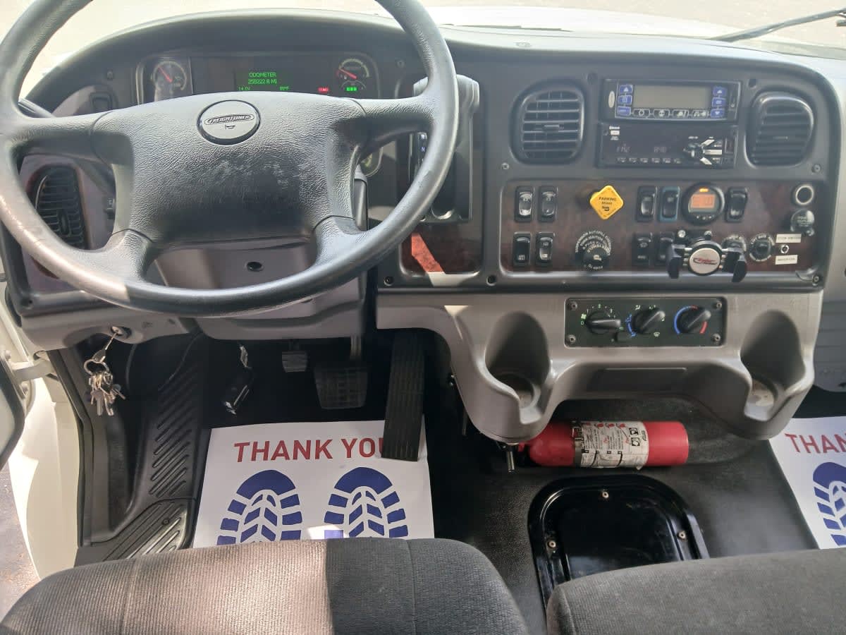 2020 Freightliner M2 106 in Jacksonville, FL — photo 8