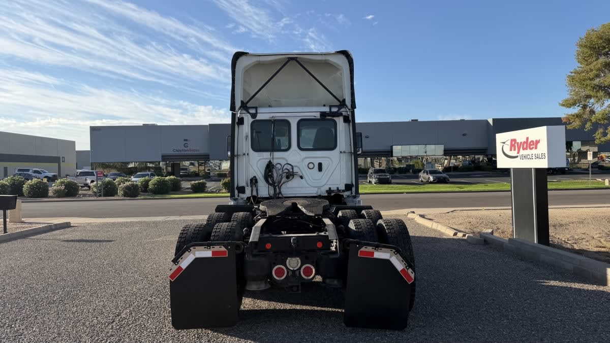 2020 Freightliner Cascadia in Phoenix, AZ — photo 5