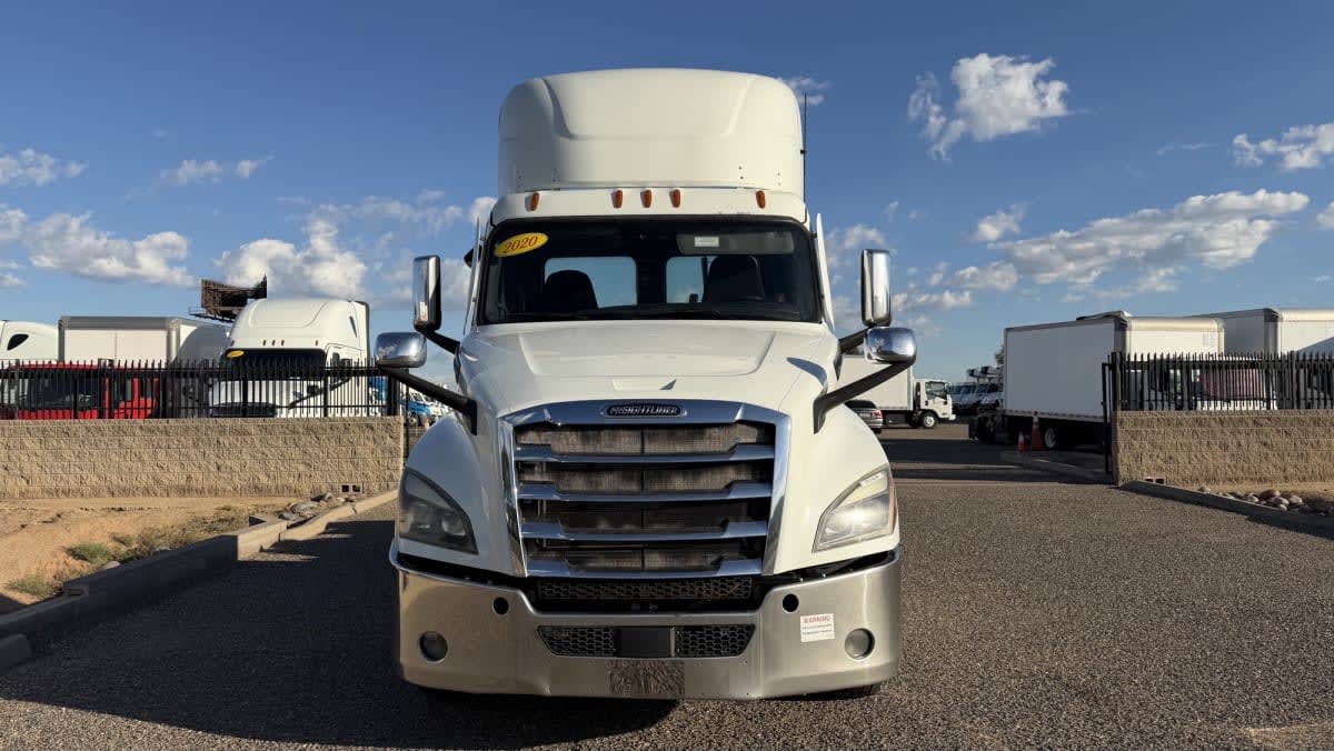 2020 Freightliner Cascadia in Phoenix, AZ — photo 2