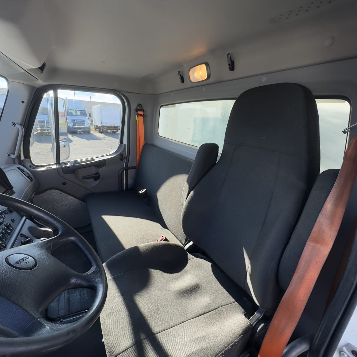 2020 Freightliner/Mercedes M2 106 290810