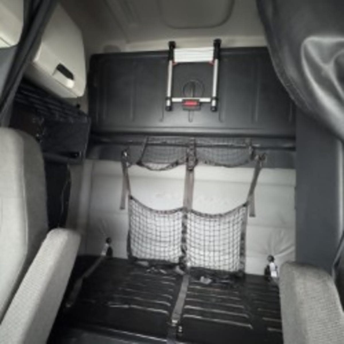 2020 Freightliner - image 8